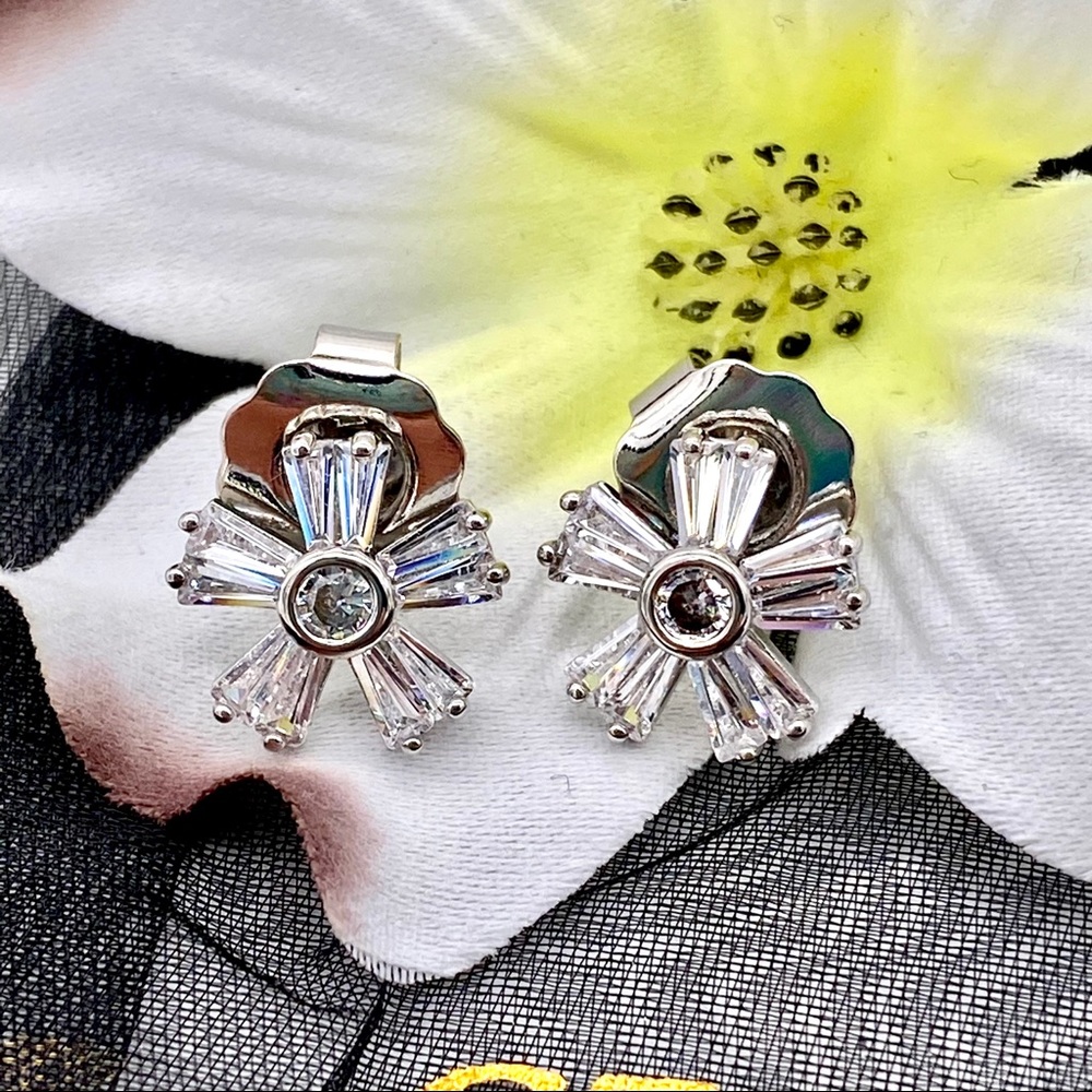 NWT Kenneth Jay Lane Baguette Flower Earrings - Picture 9 of 14